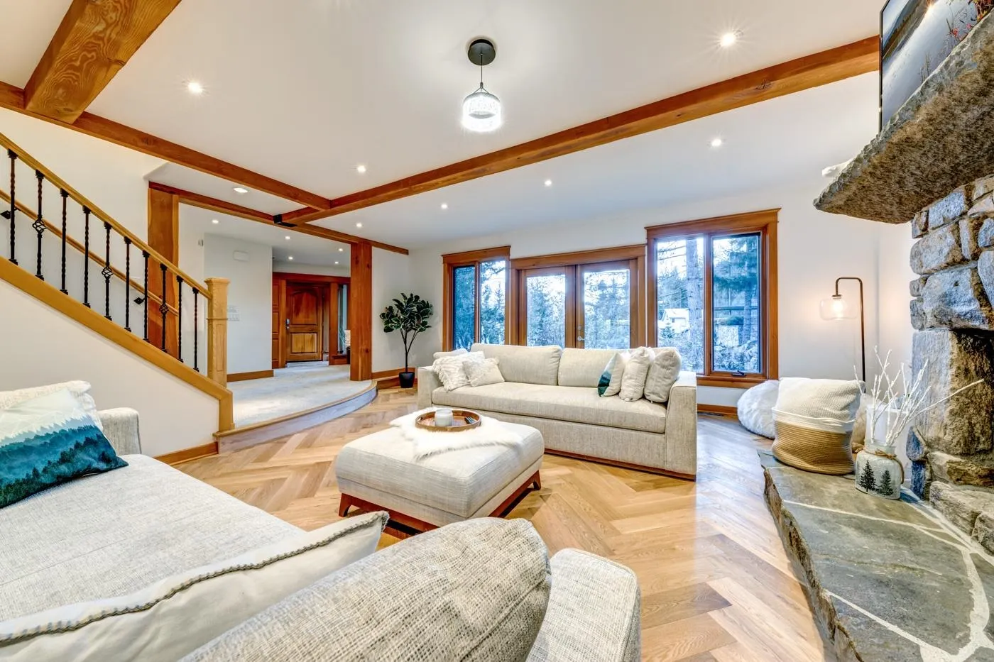 8348 Mountain View Drive