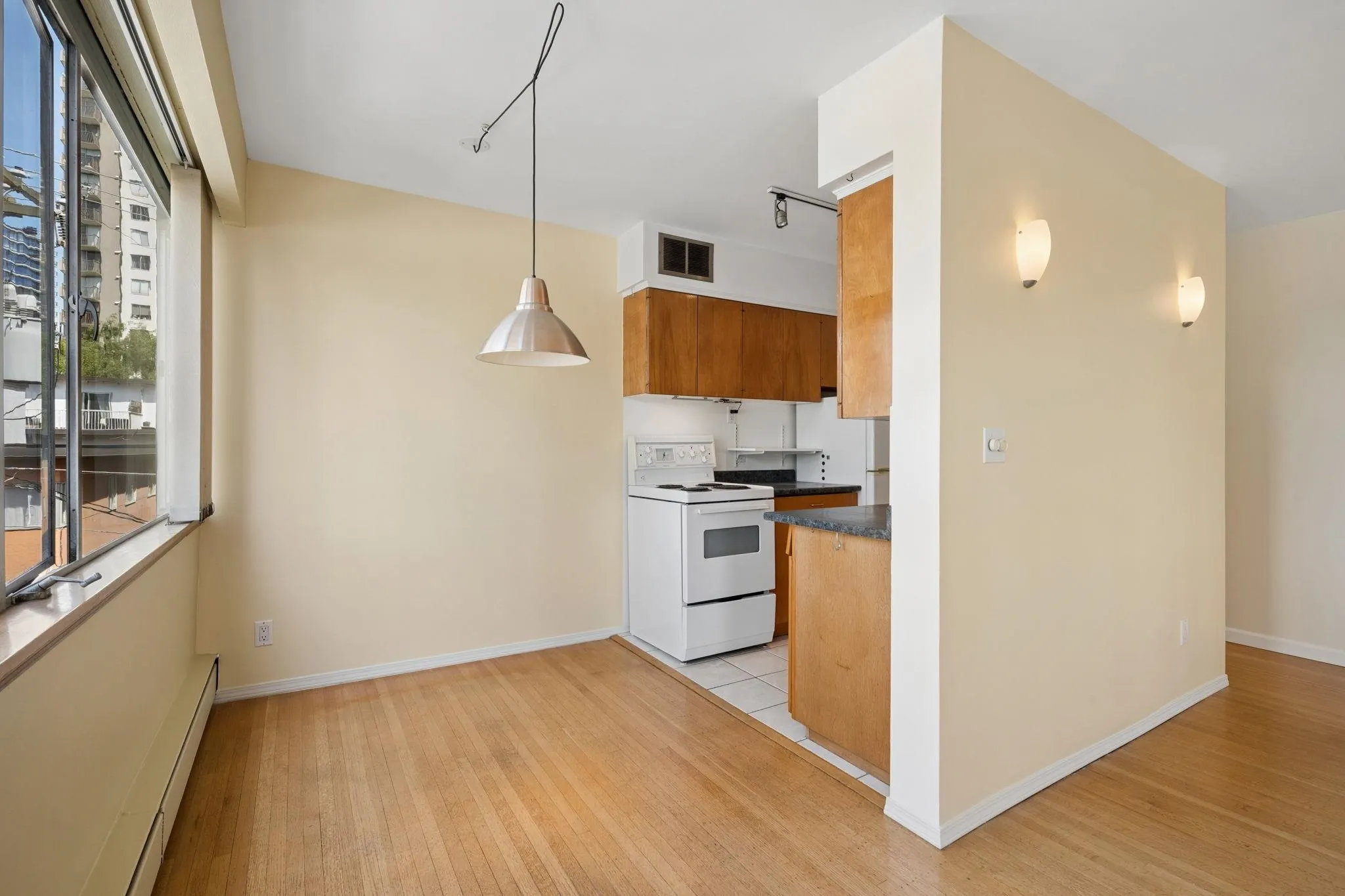 1315 Cardero Street #401