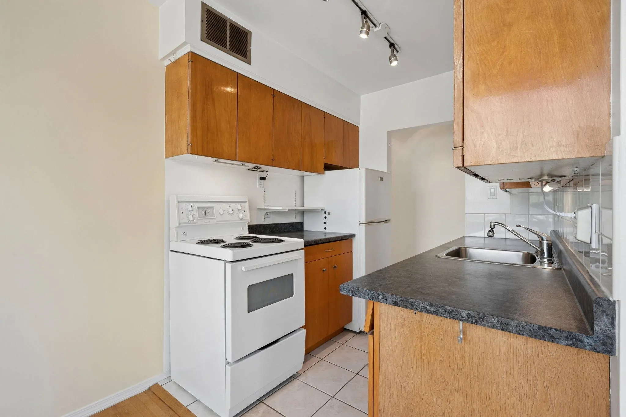 1315 Cardero Street #401