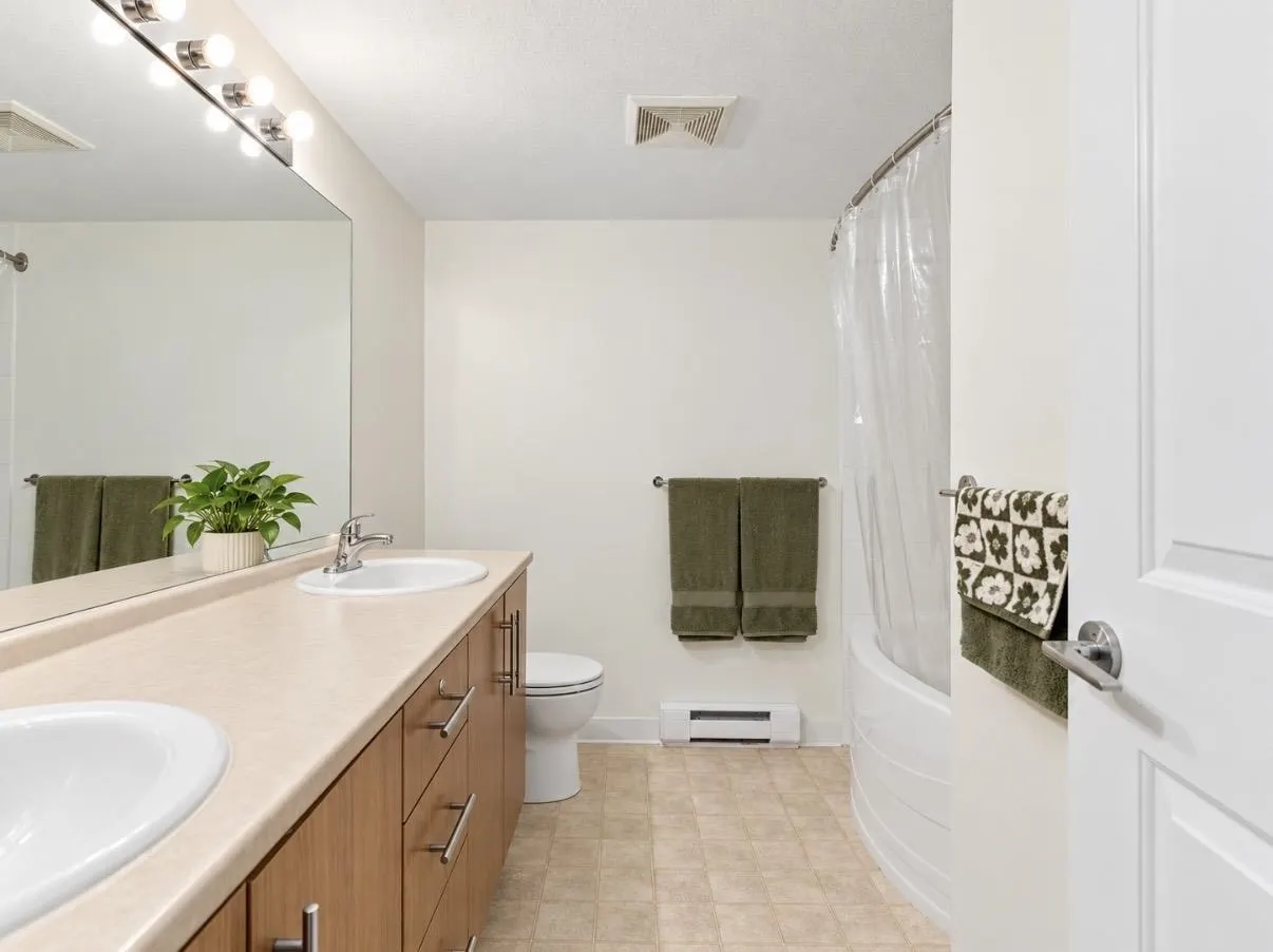 700 Klahanie Drive #103