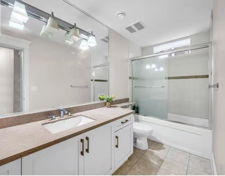 3547 E 46th #Basement Suite
