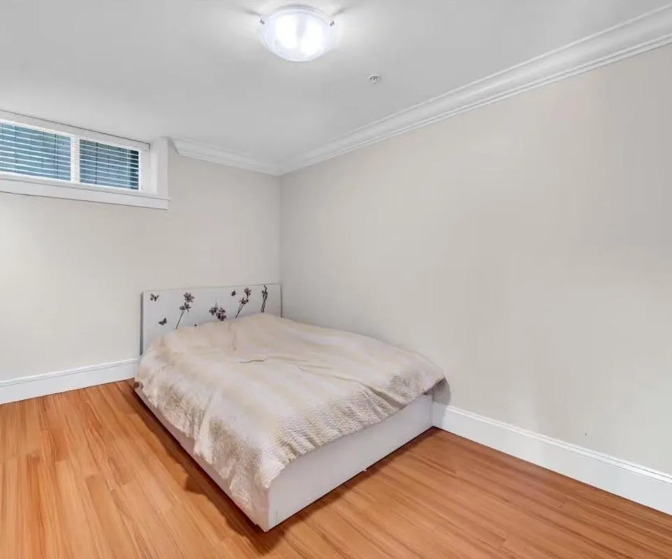 3547 E 46th #Basement Suite