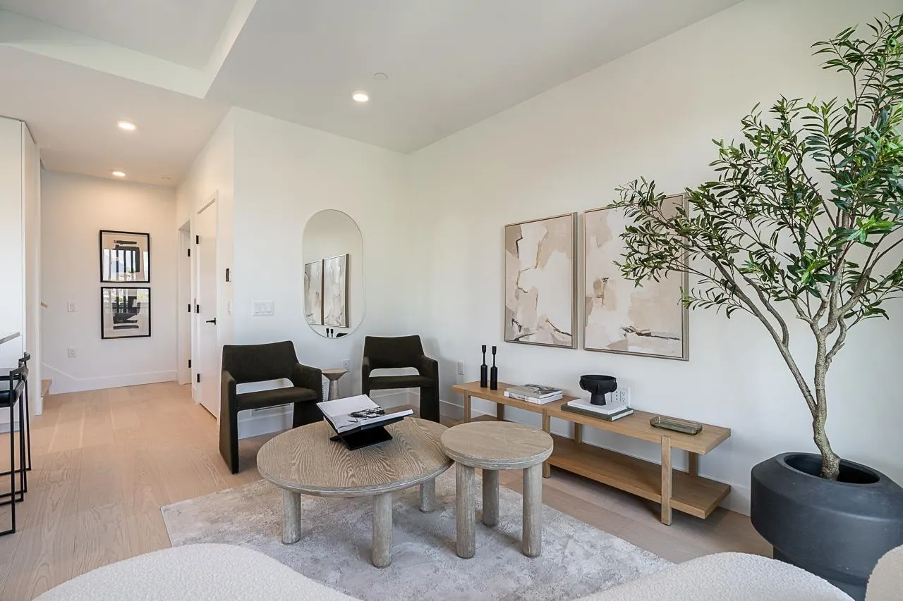 539 W 28th Avenue #202
