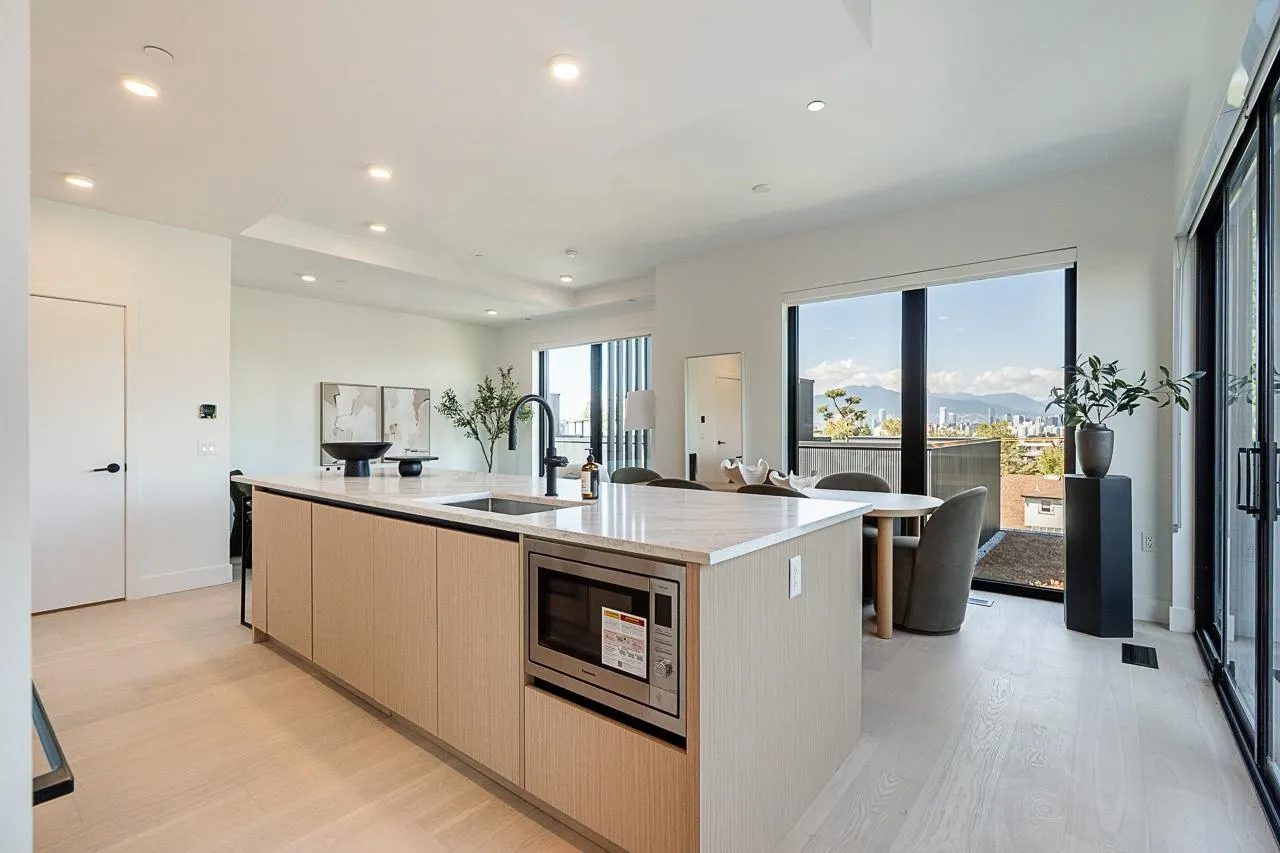 539 W 28th Avenue #202