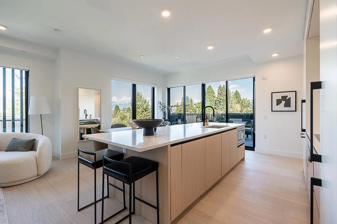 539 W 28th Avenue #202