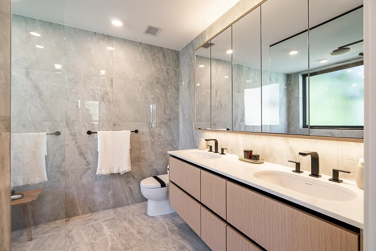 539 W 28th Avenue #202
