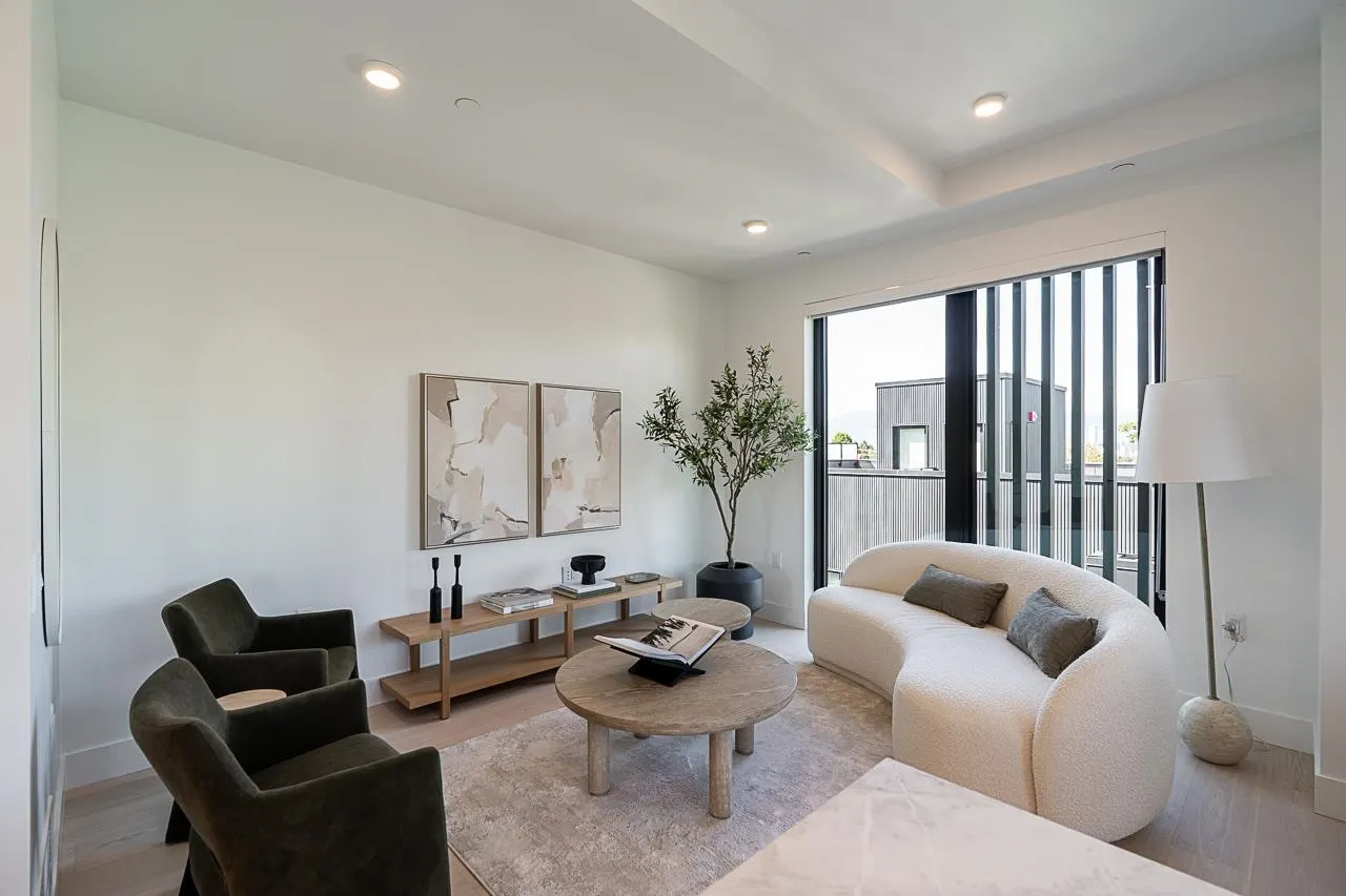 539 W 28th Avenue #202