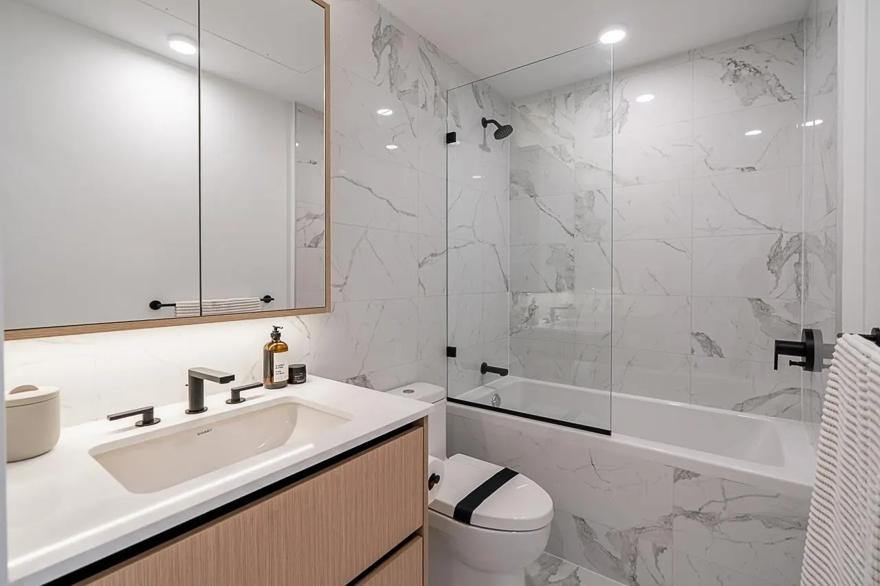 539 W 28th Avenue #202
