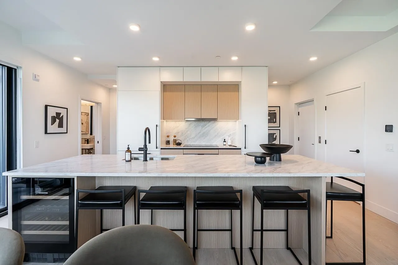 539 W 28th Avenue #202