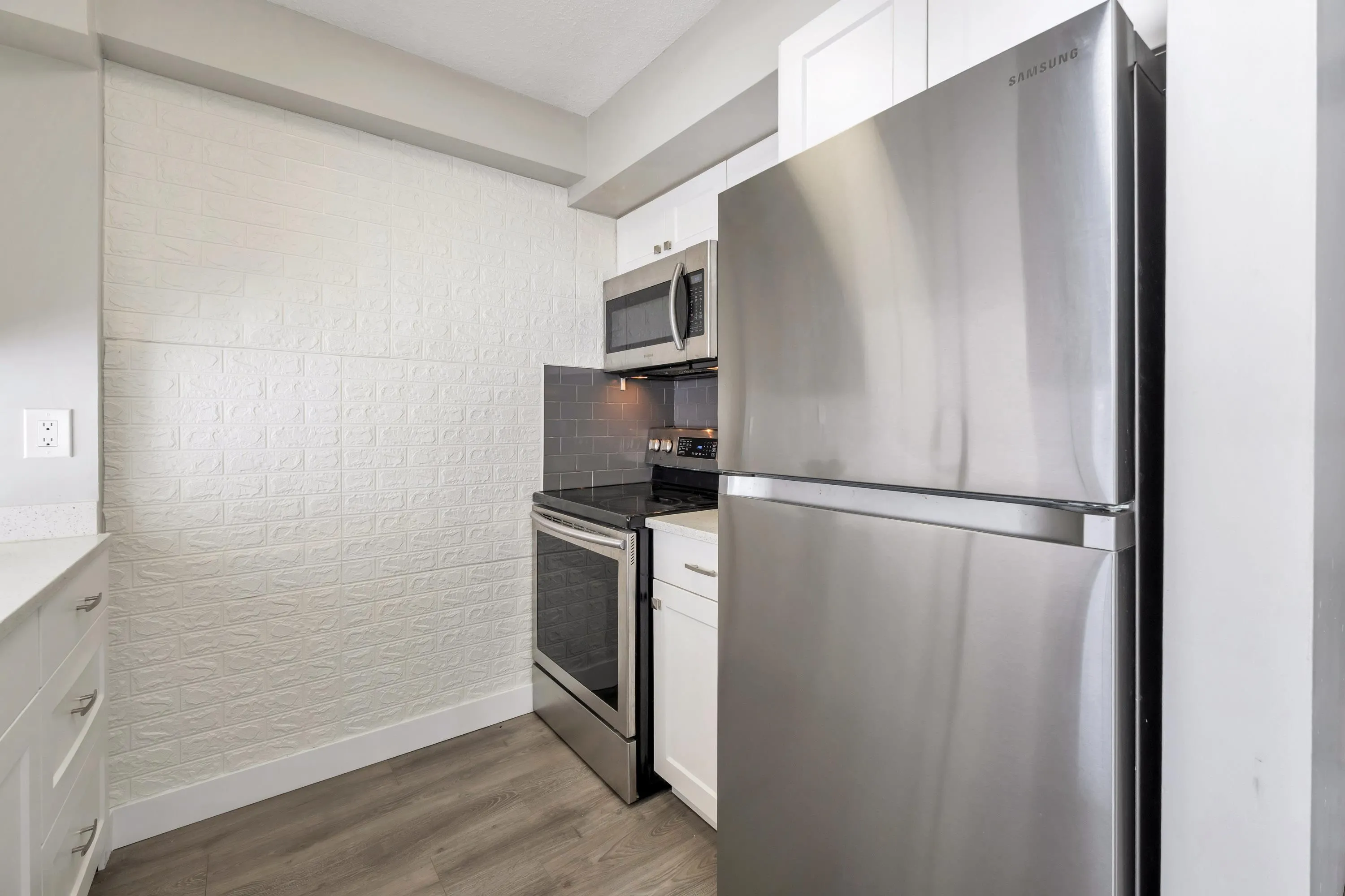 17720 60 Avenue #106