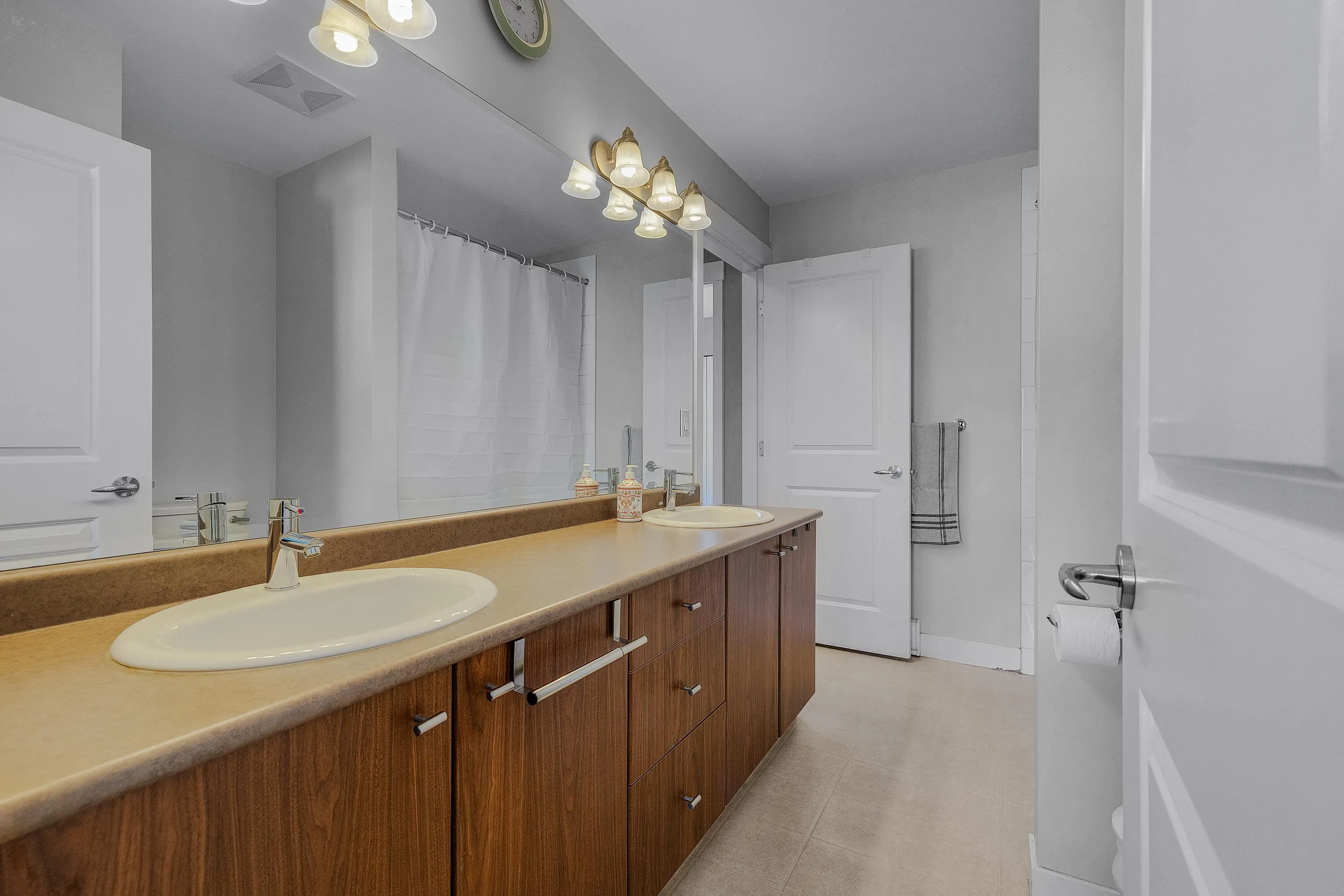 7155 189 Street #76