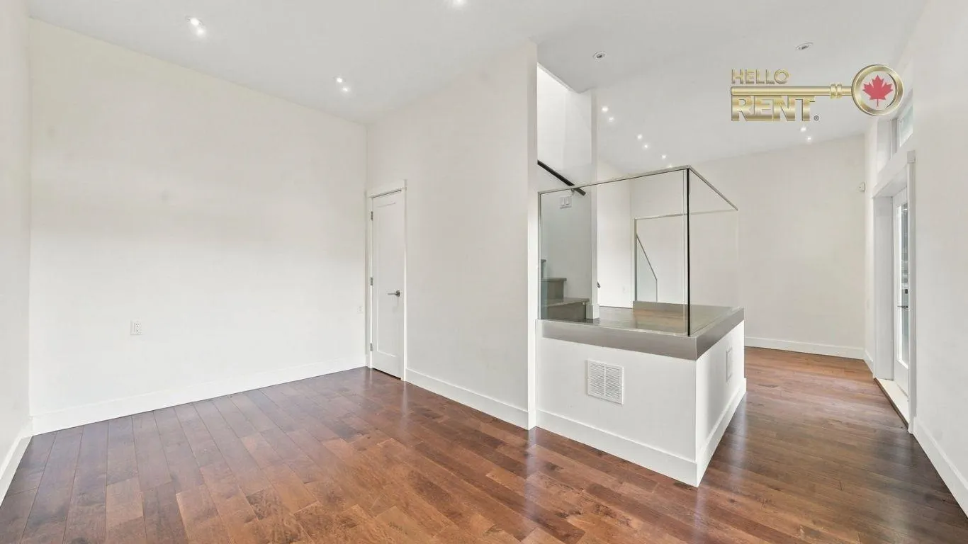 458 Northcliffe Crescent