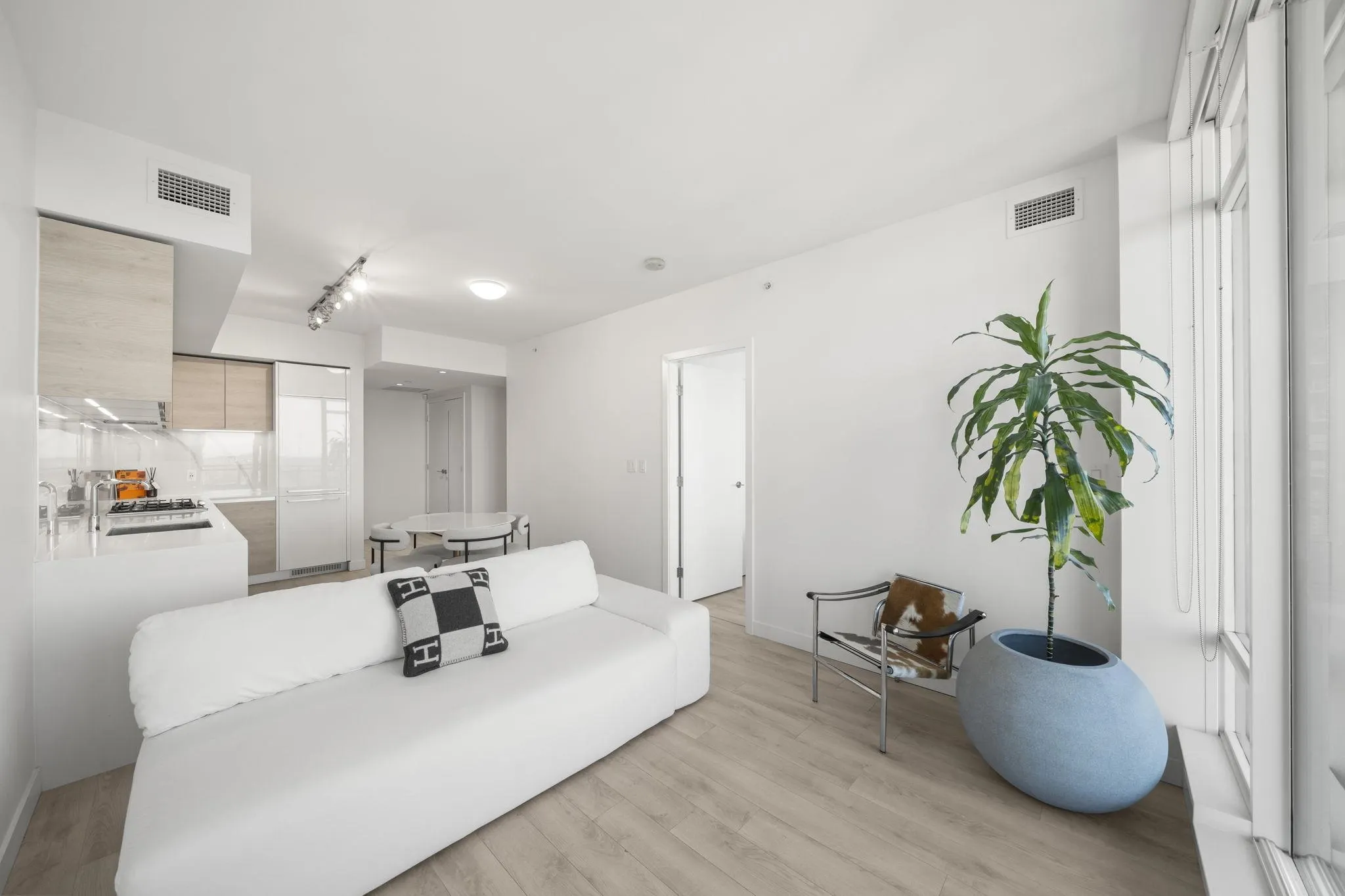 2085 Skyline Court #3601