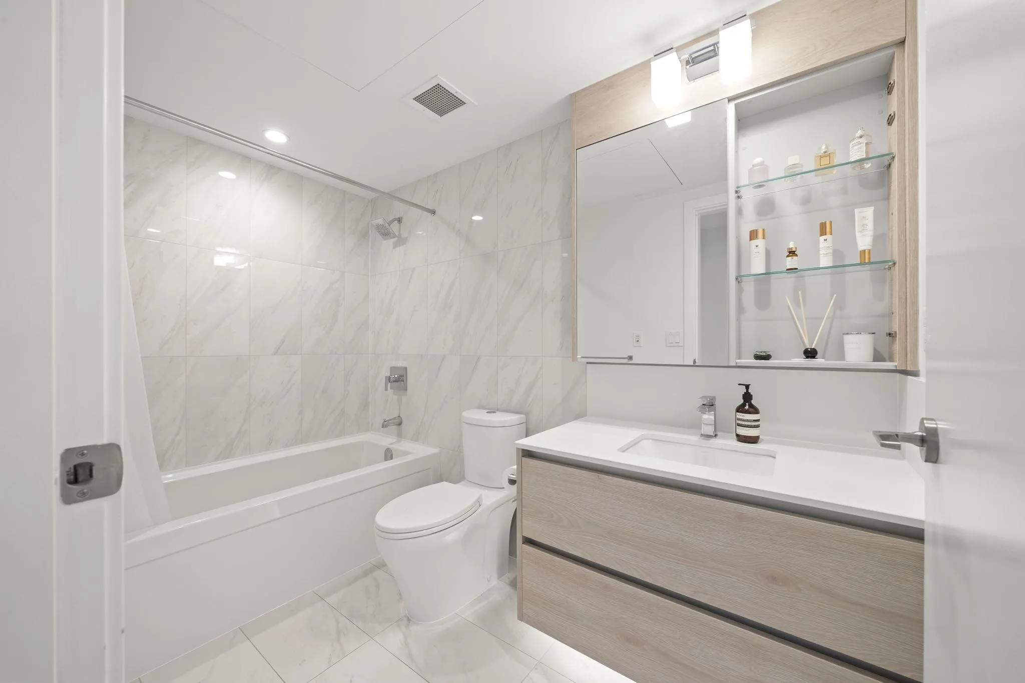 2085 Skyline Court #3601