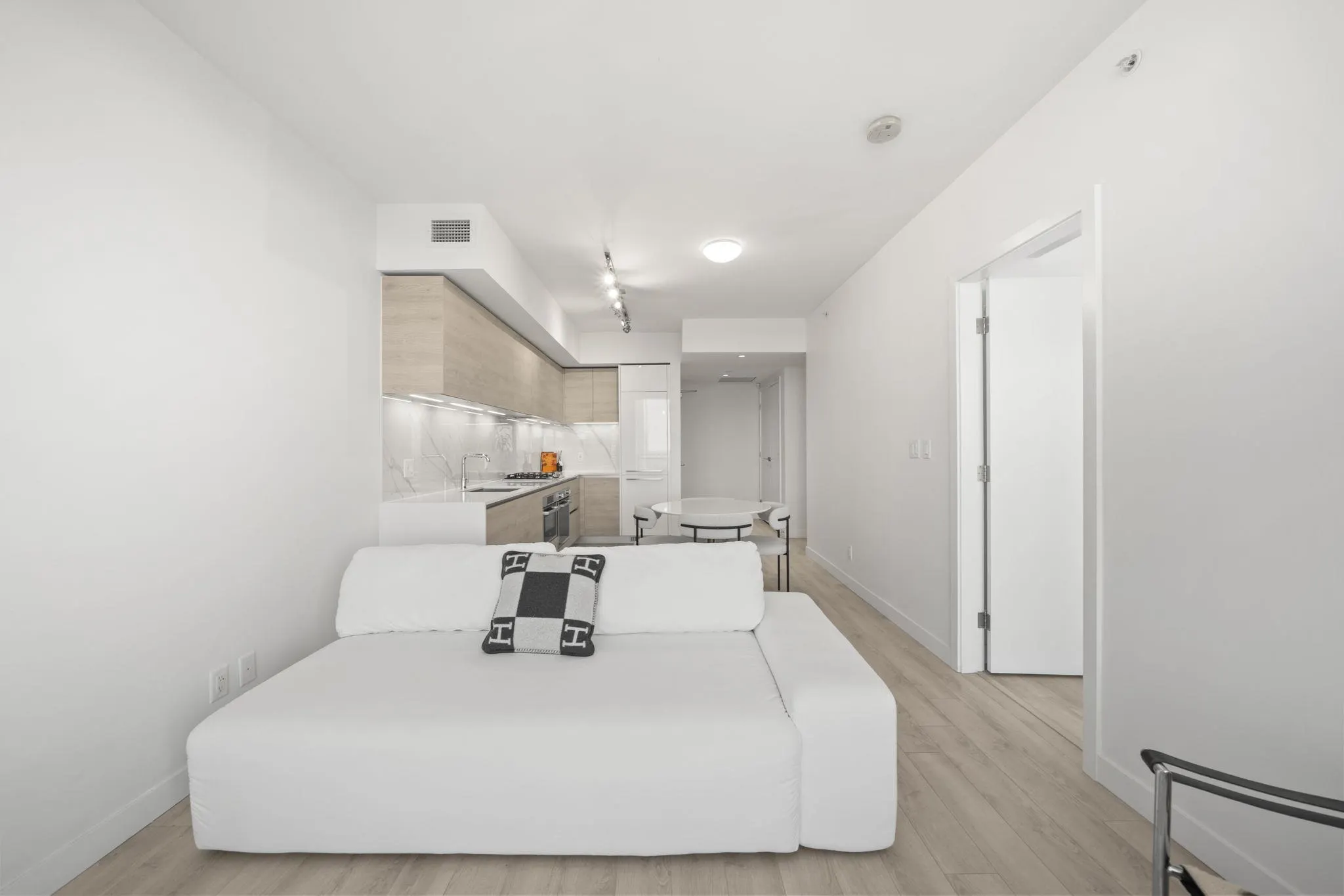 2085 Skyline Court #3601