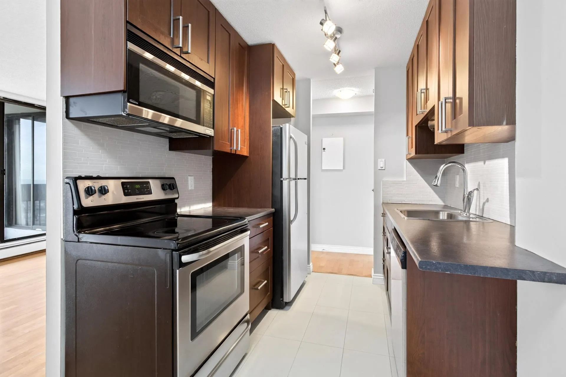 6689 Willingdon Avenue #1505