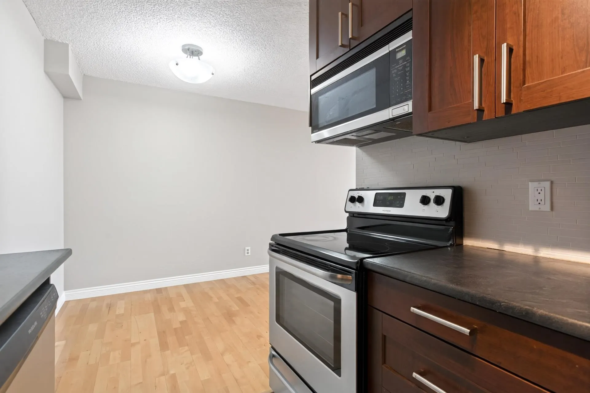 6689 Willingdon Avenue #1505