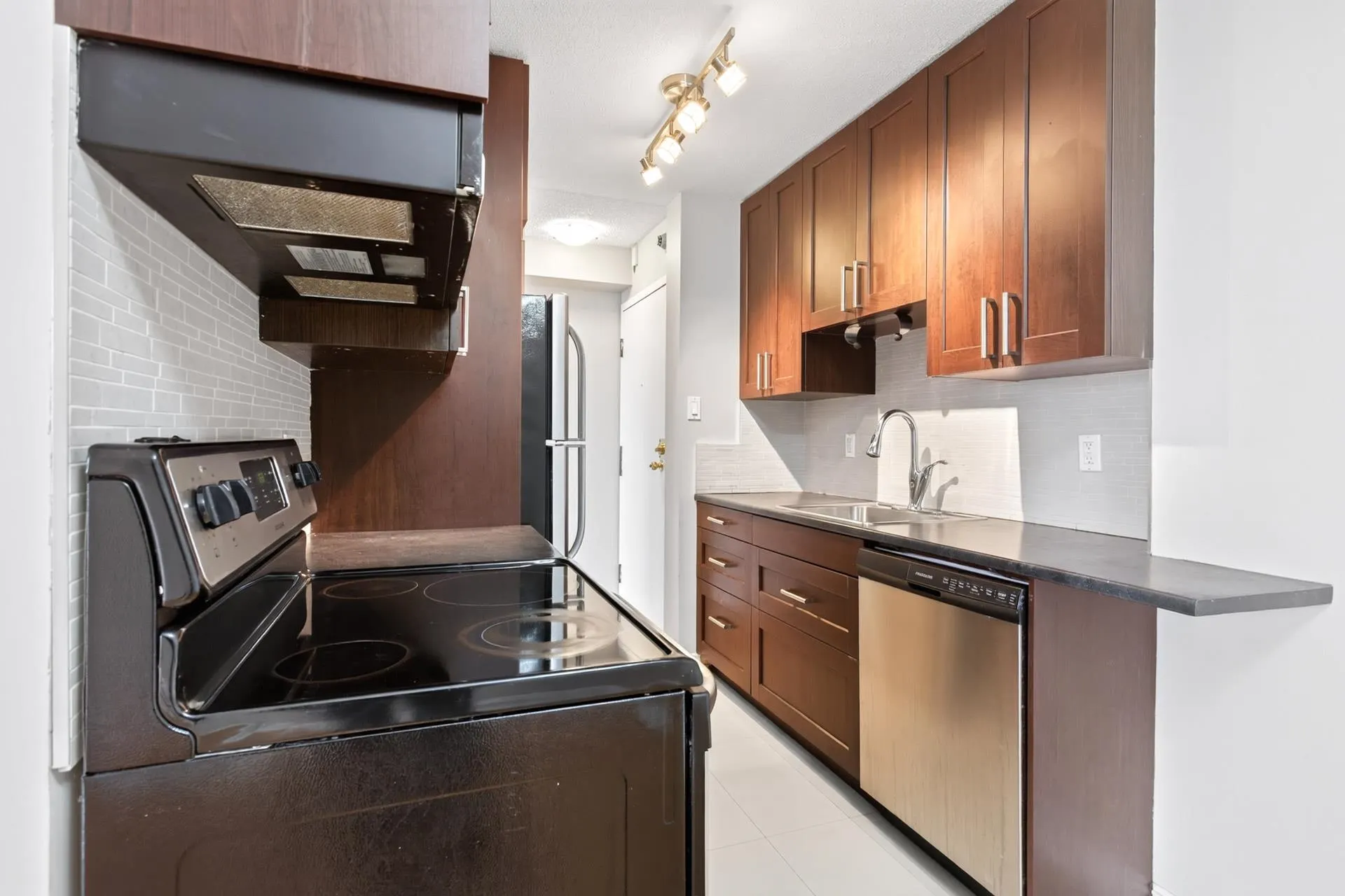 6689 Willingdon Avenue #1505