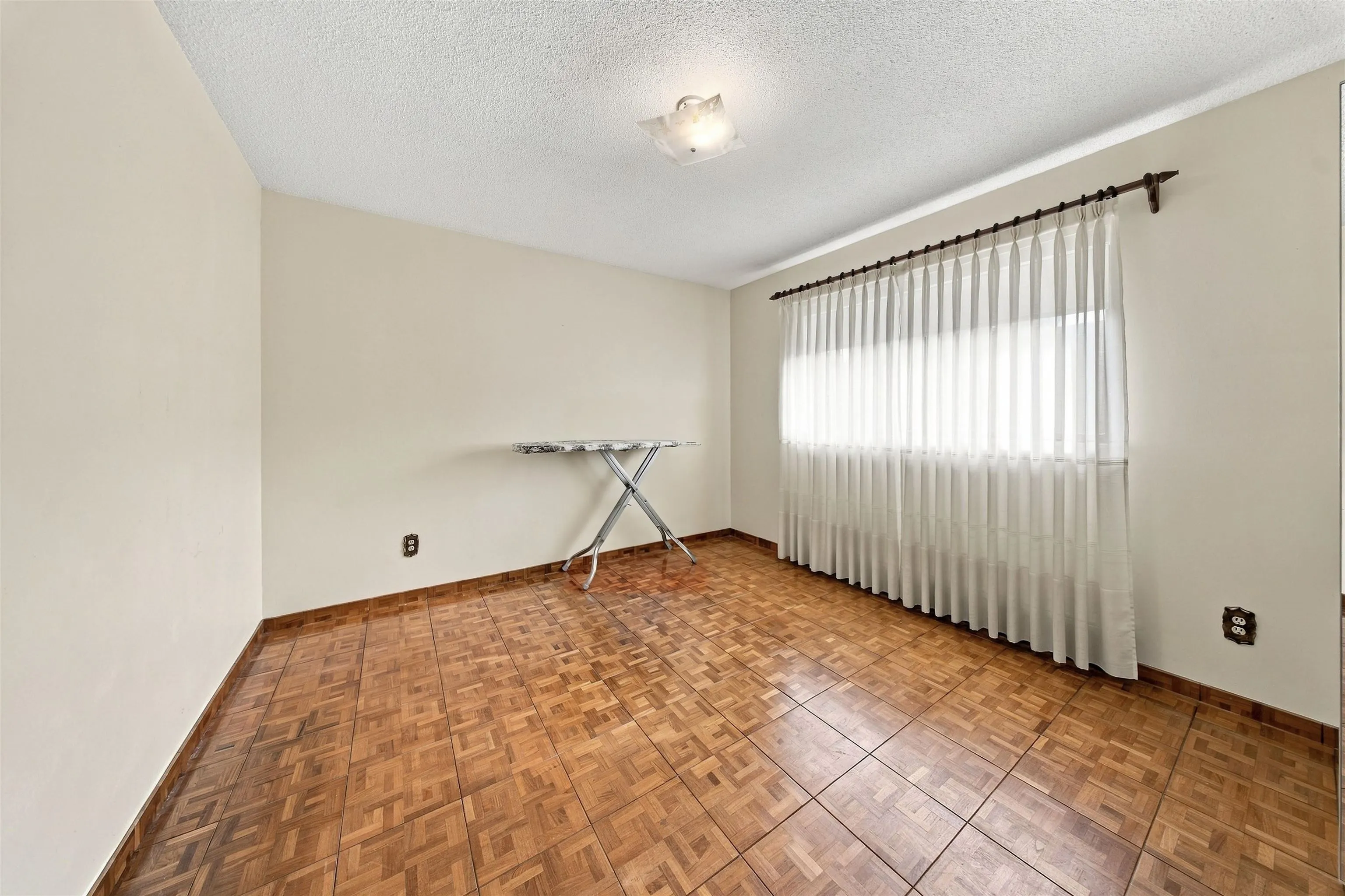 4052 Price Street