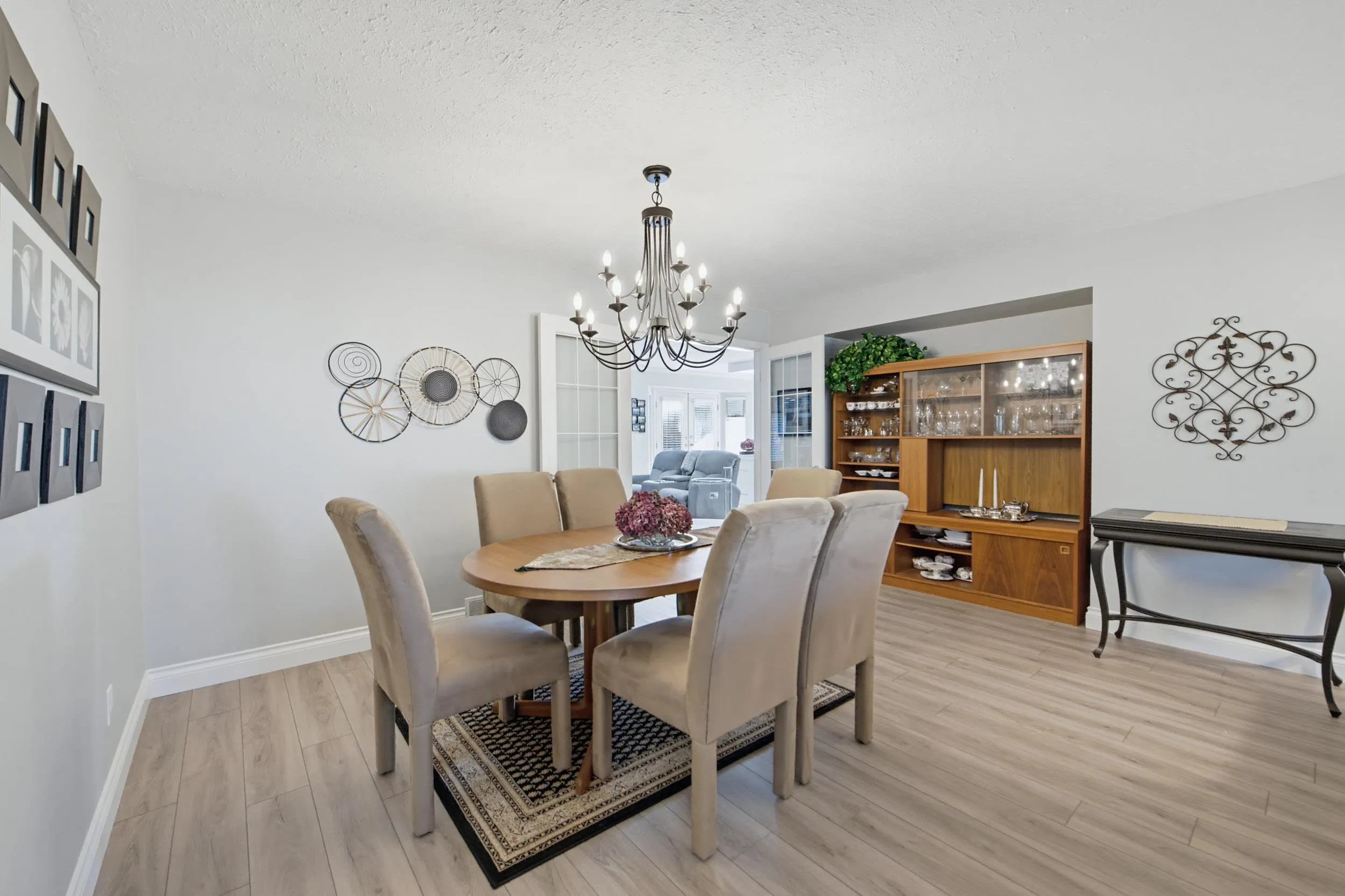 5632 E Sunrise Crescent