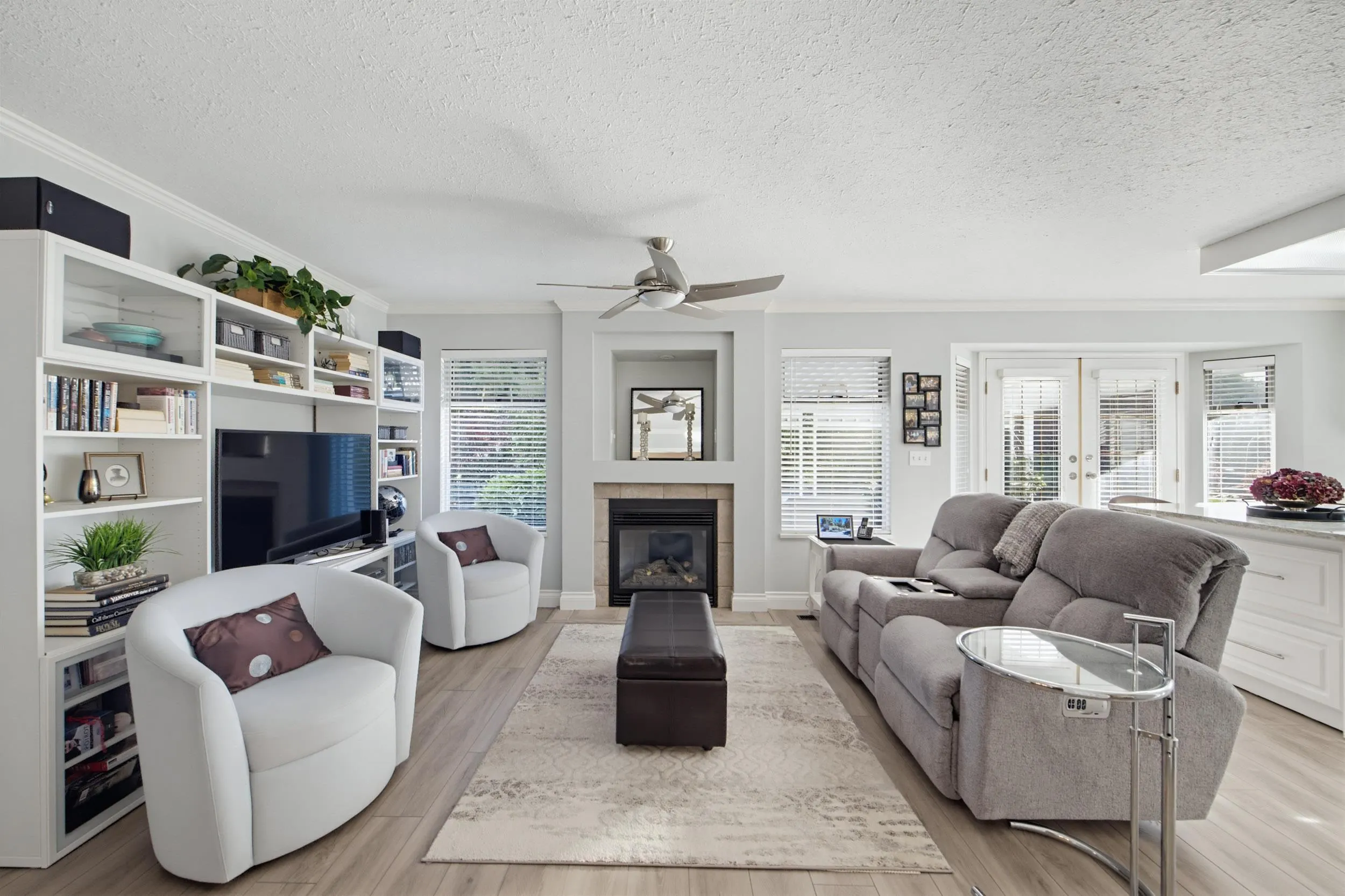 5632 E Sunrise Crescent