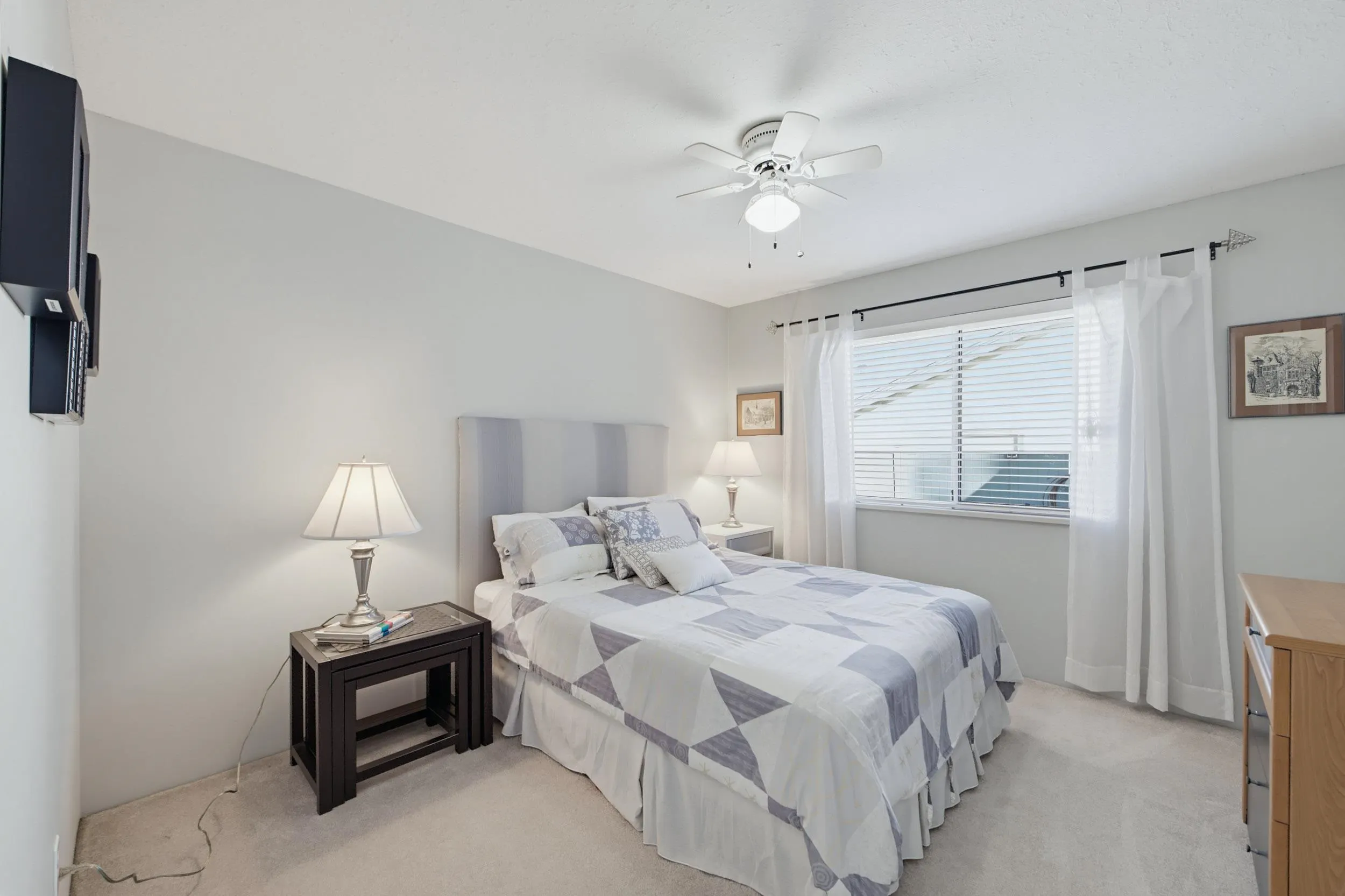 5632 E Sunrise Crescent