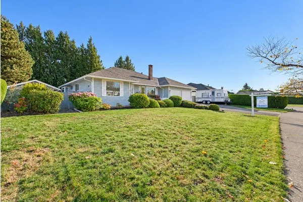 5632 E Sunrise Crescent
