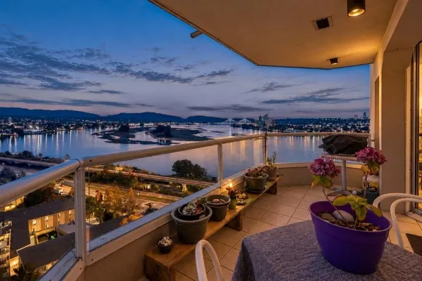 69 Jamieson Court #1603