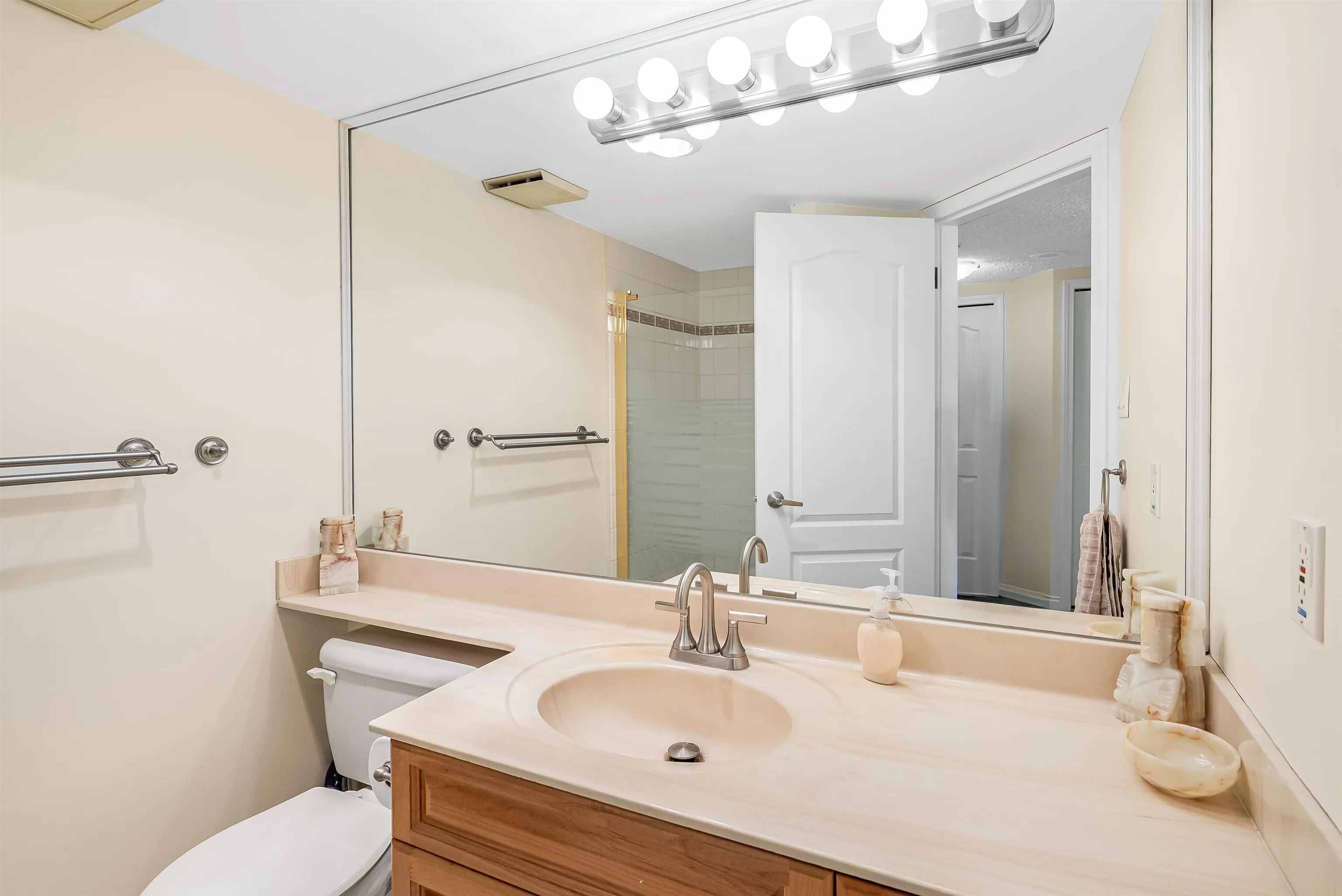 69 Jamieson Court #1603