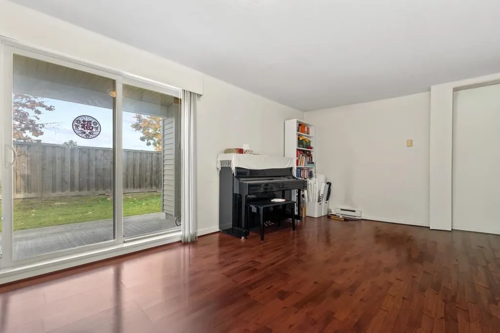 9533 Granville Avenue #31
