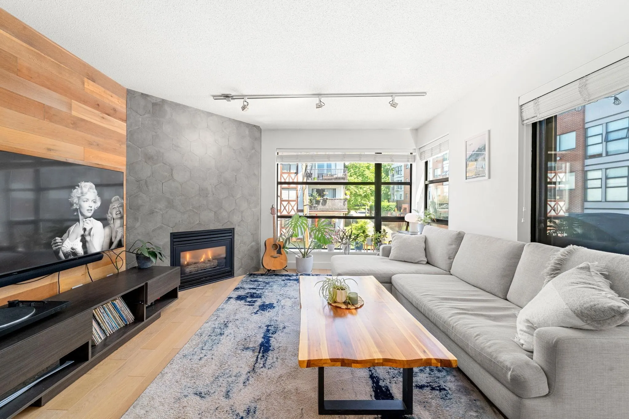 124 W 3rd Street #404
