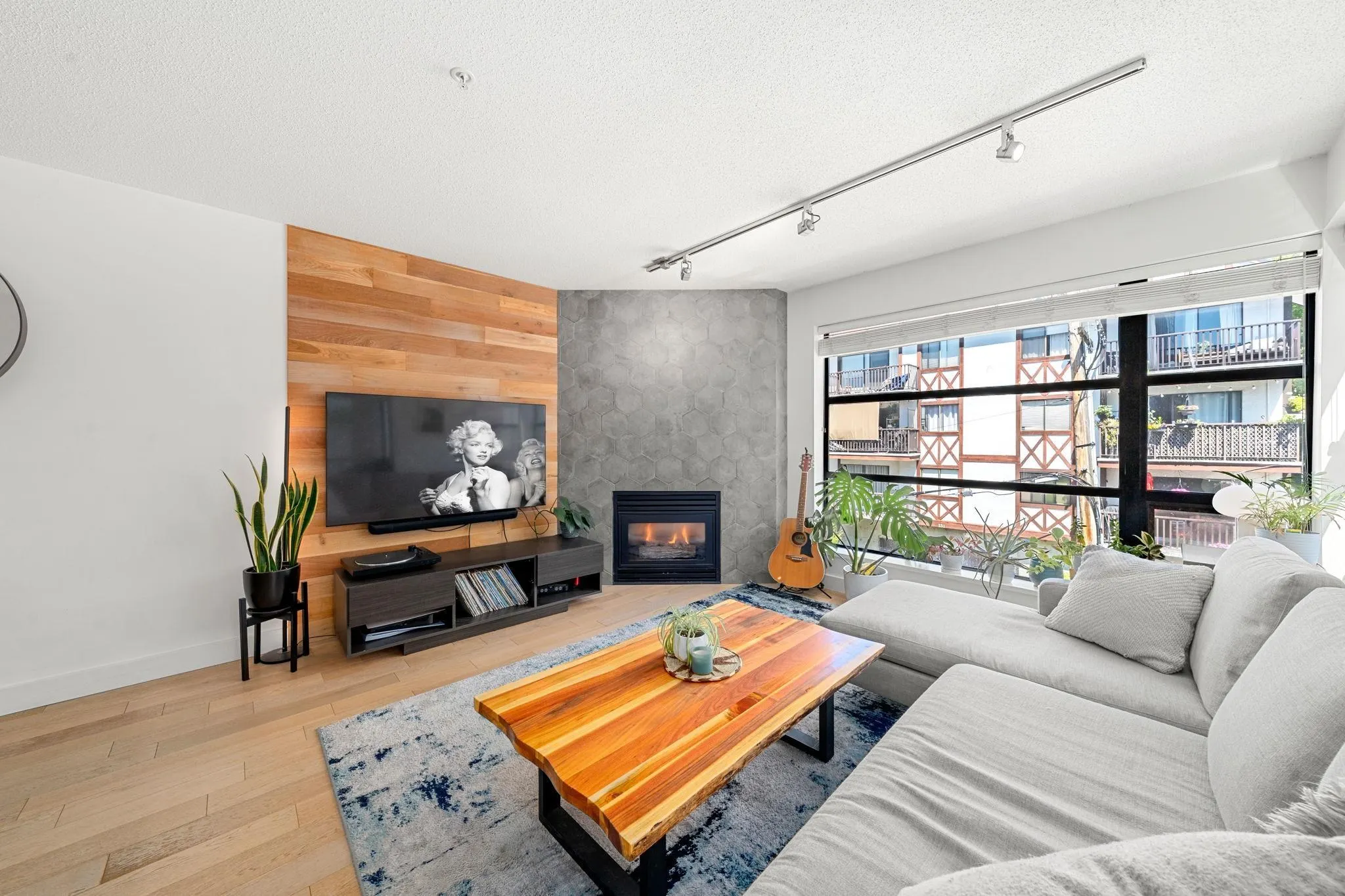 124 W 3rd Street #404