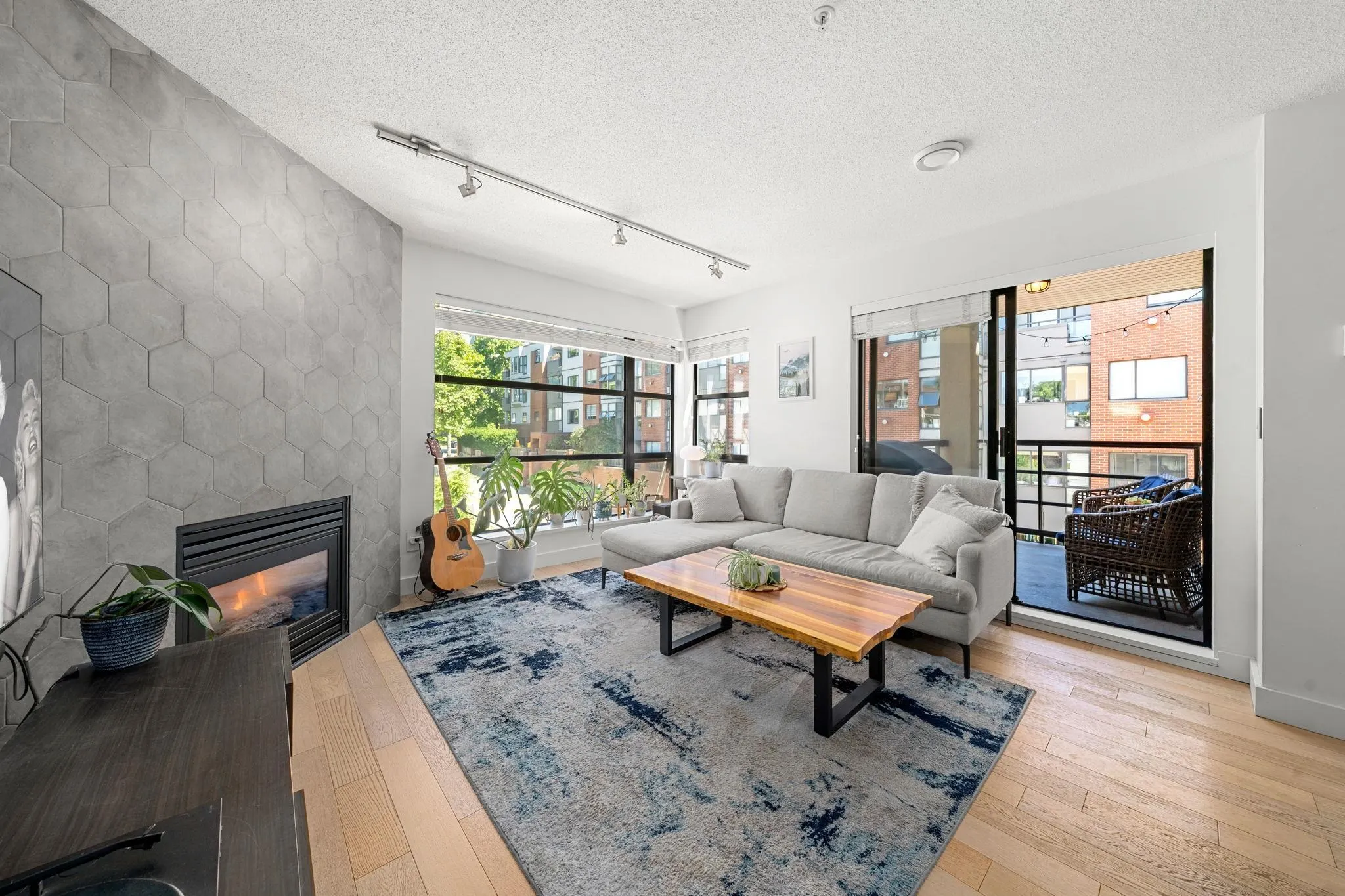 124 W 3rd Street #404