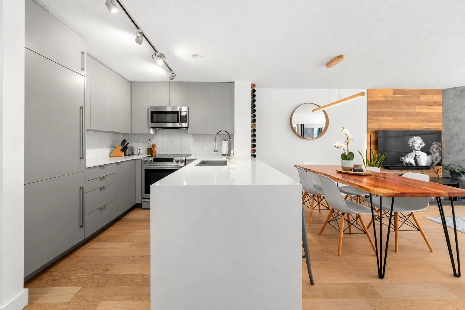 124 W 3rd Street #404