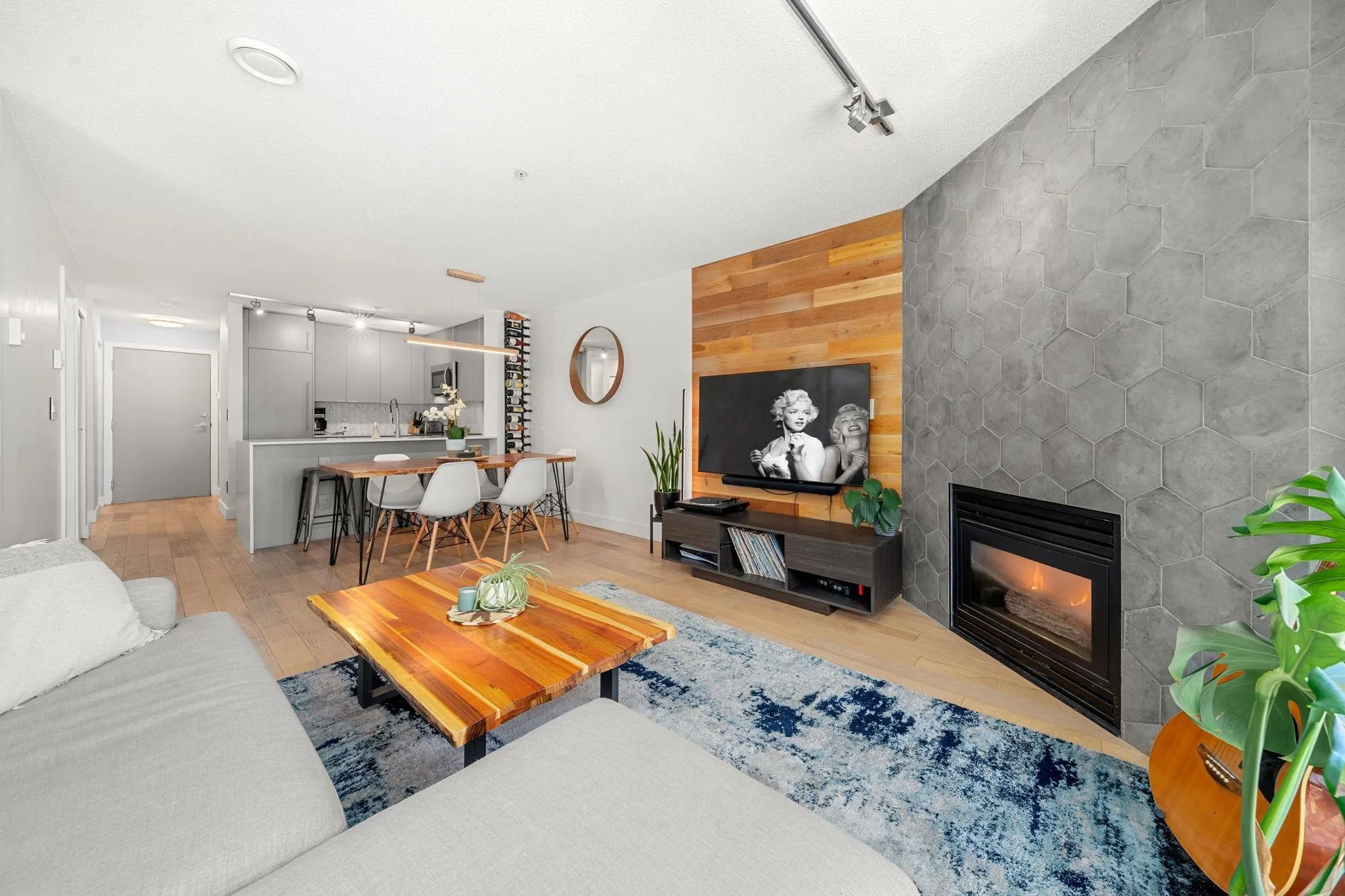 124 W 3rd Street #404