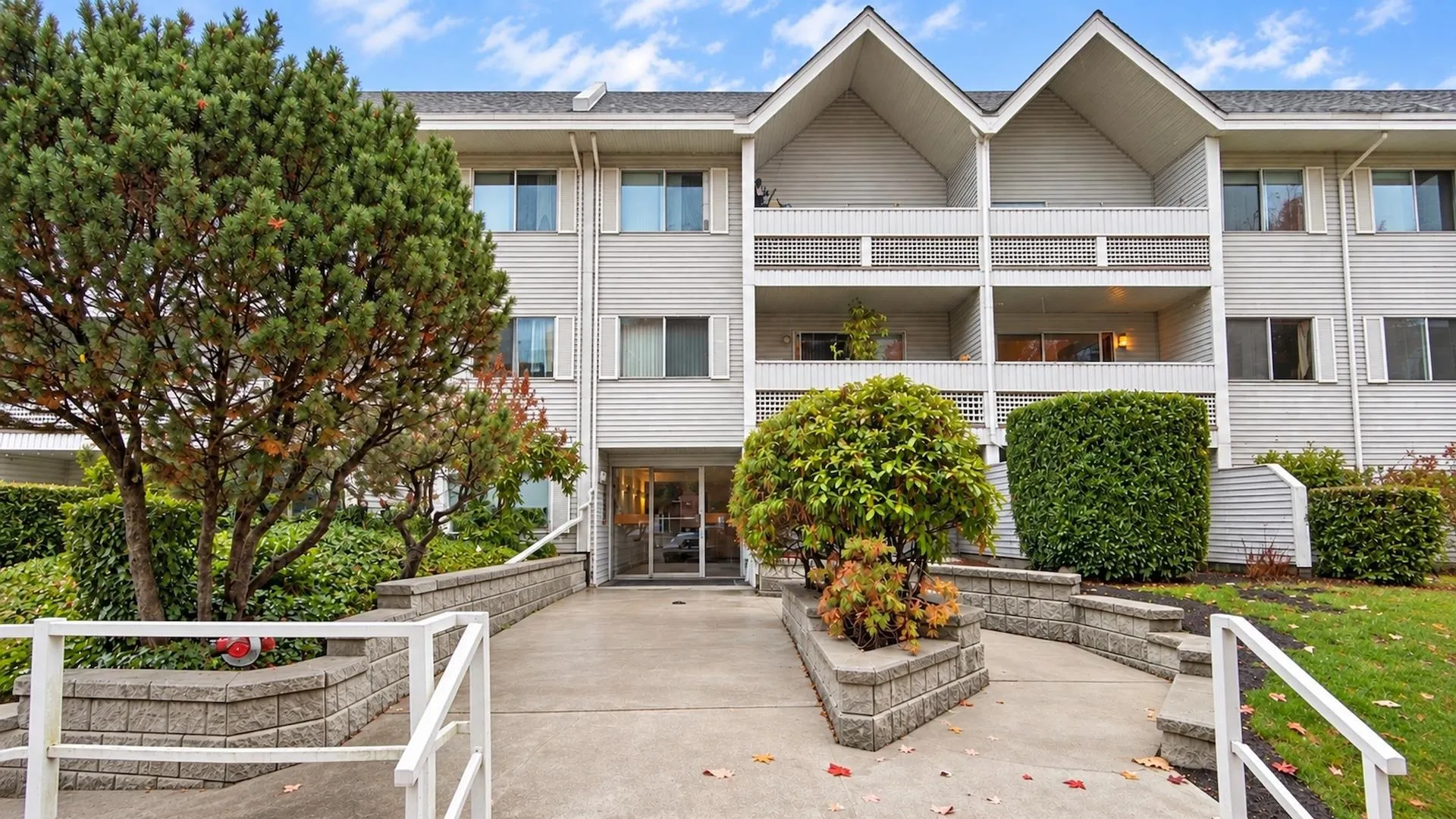 2055 Suffolk Avenue #207