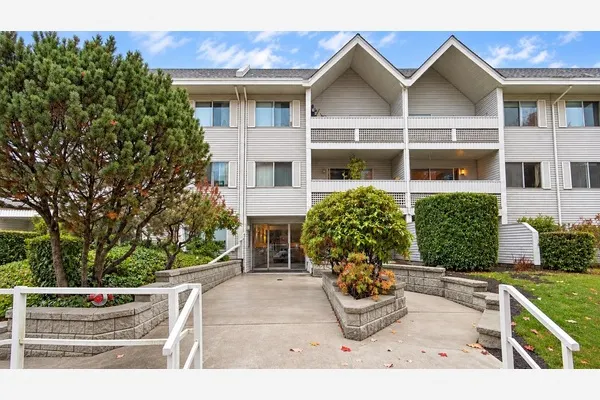 2055 Suffolk Avenue #207