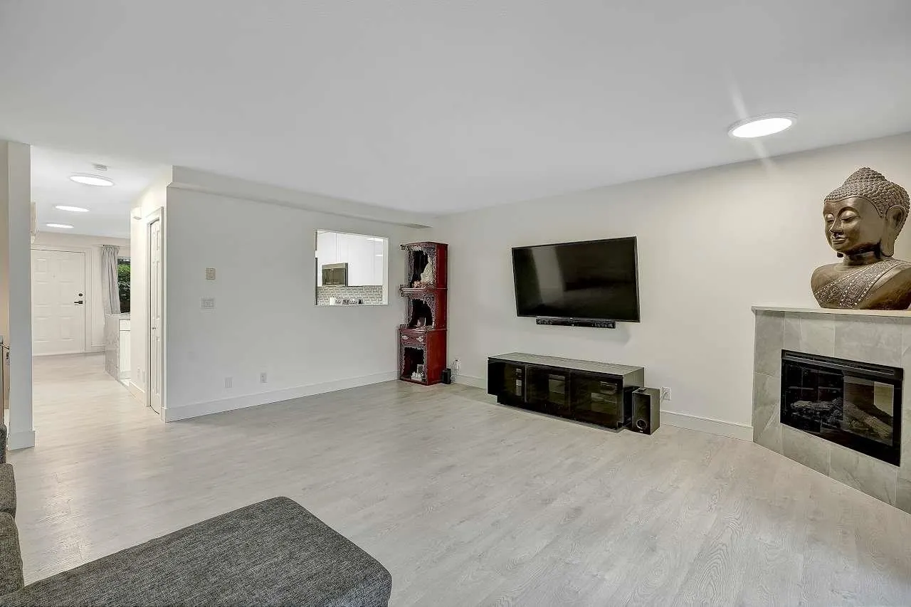 144 Shoreline Circle