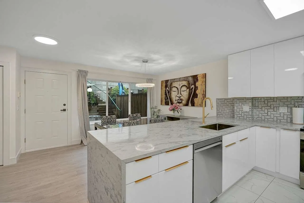 144 Shoreline Circle