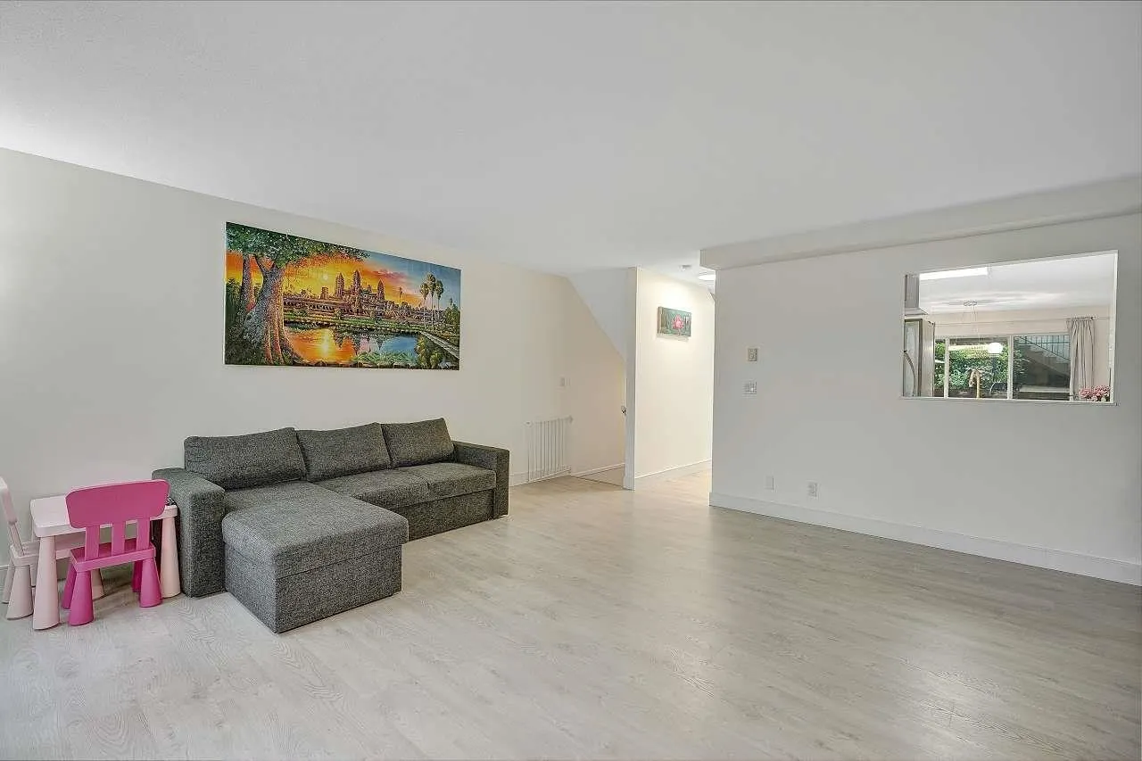 144 Shoreline Circle