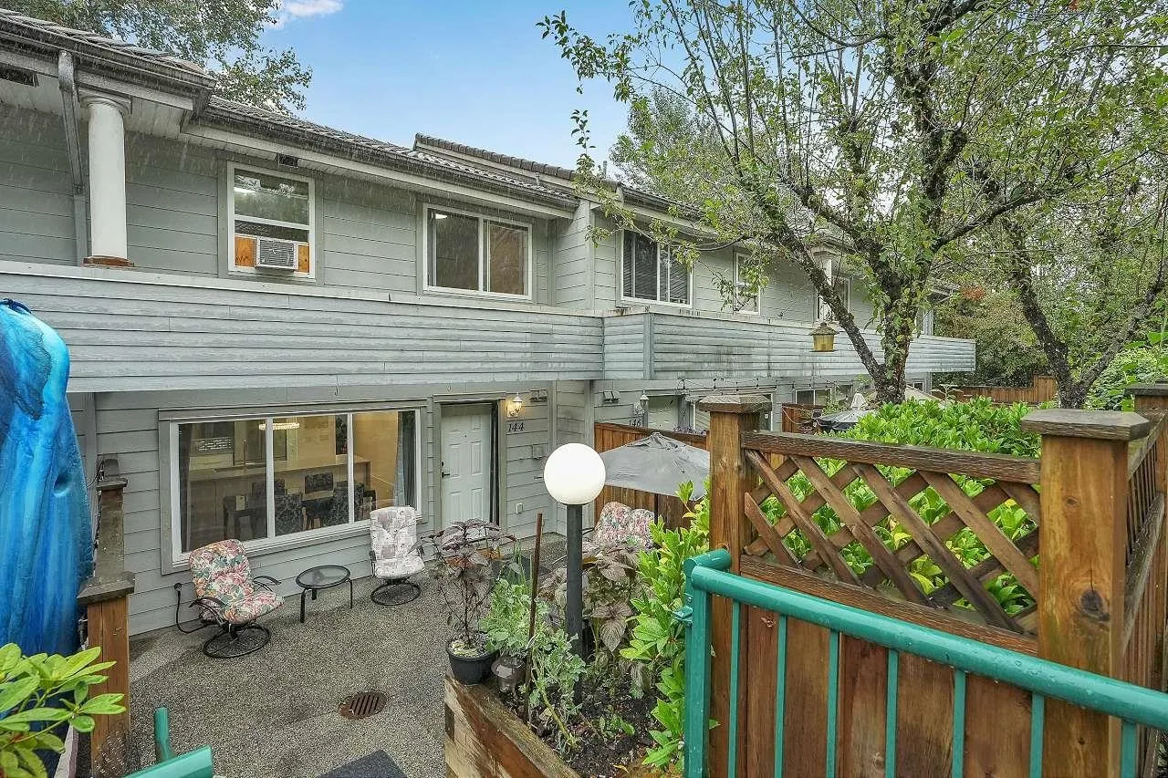 144 Shoreline Circle