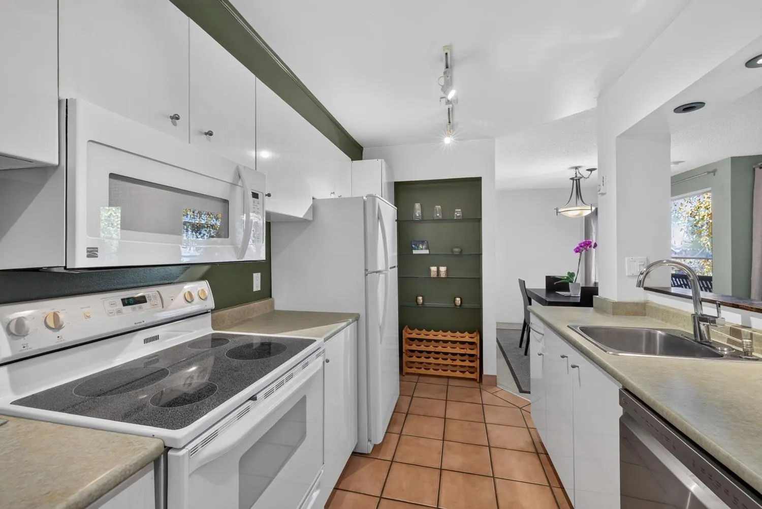 1080 Broughton Street #203