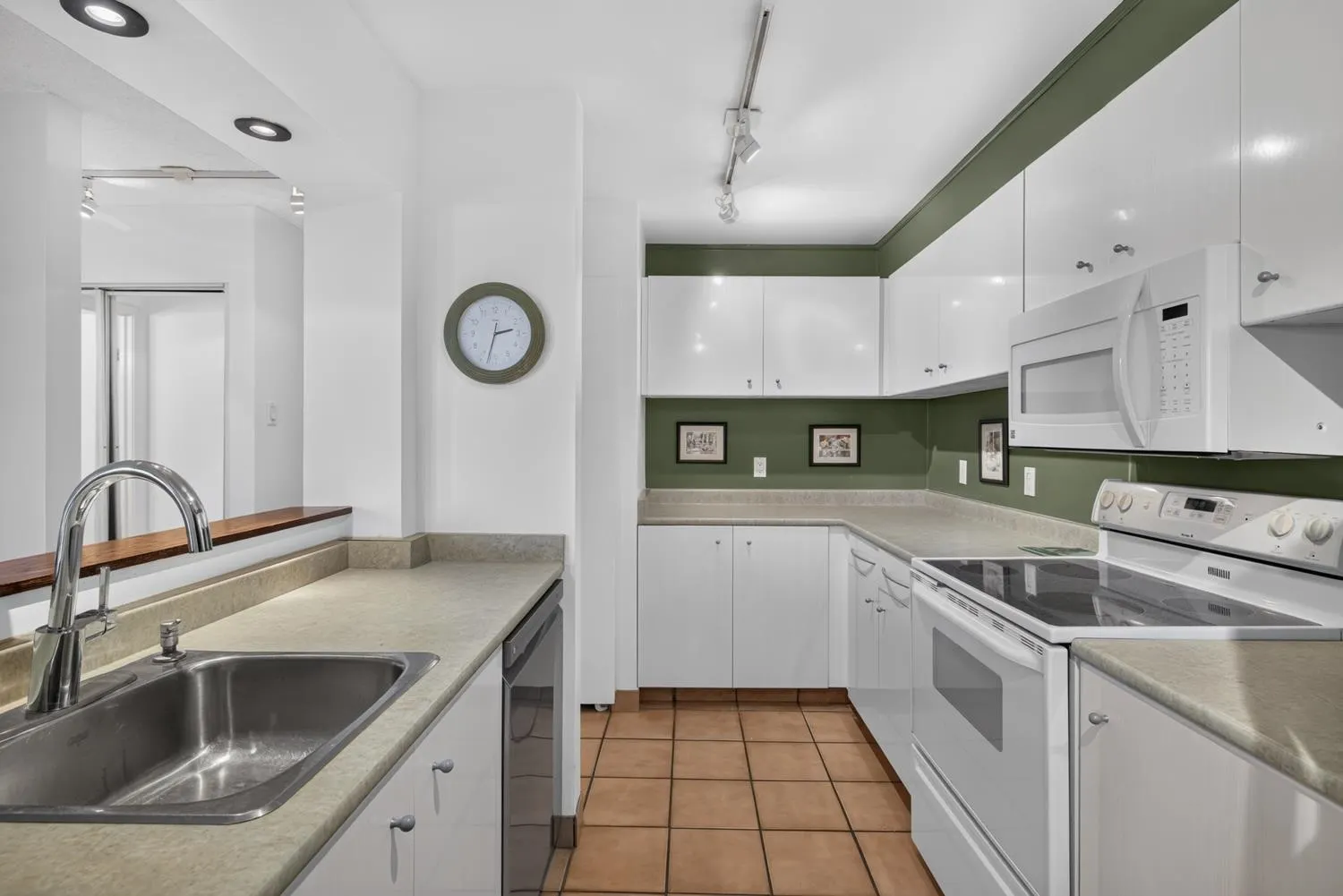 1080 Broughton Street #203