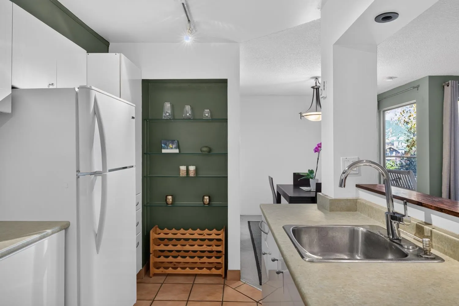 1080 Broughton Street #203