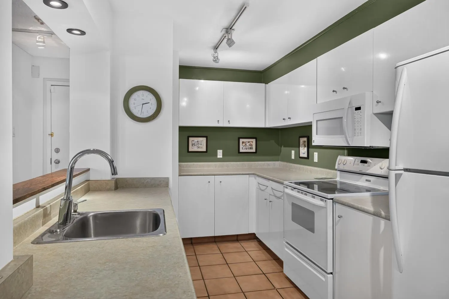 1080 Broughton Street #203