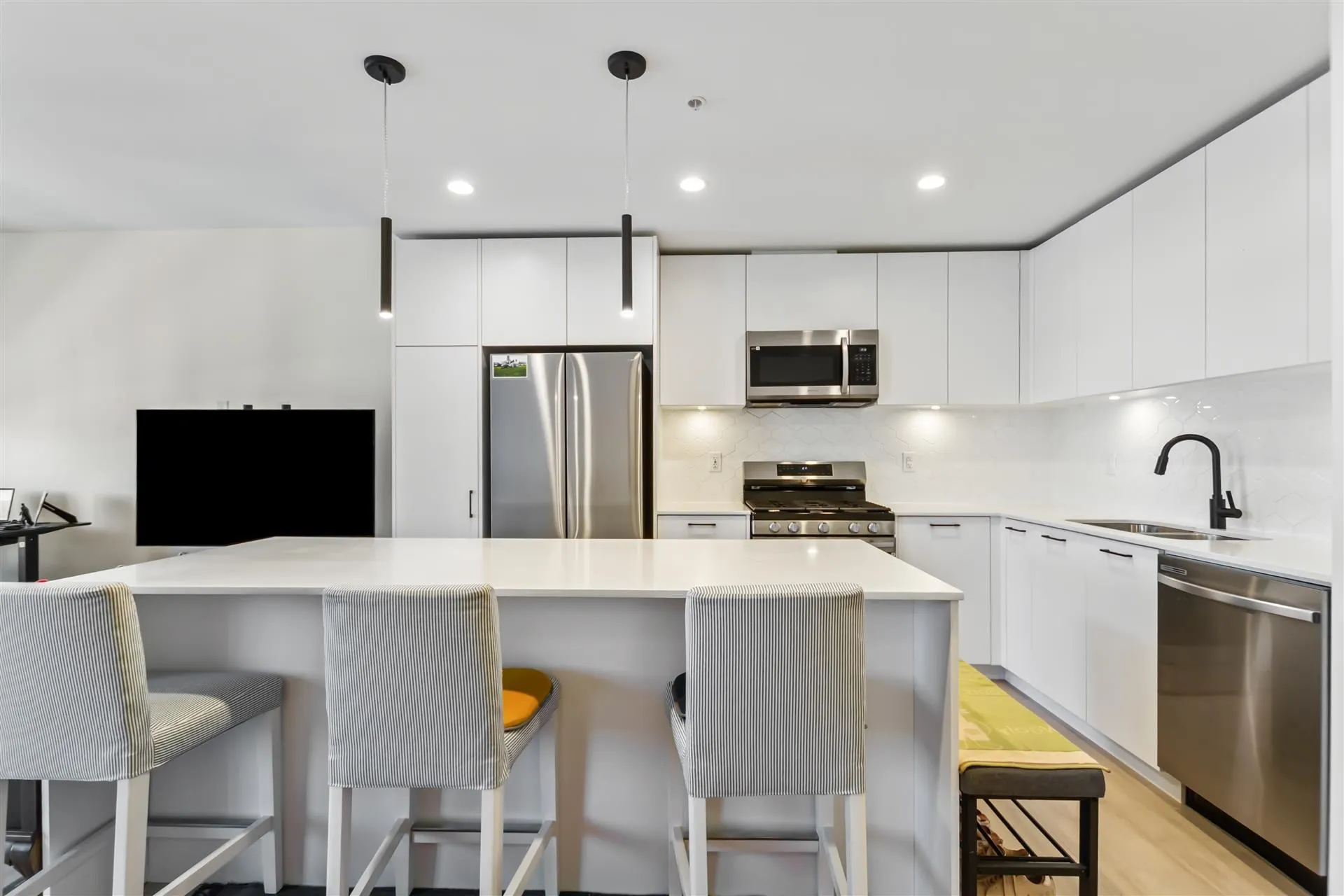 20077 84 Avenue #608
