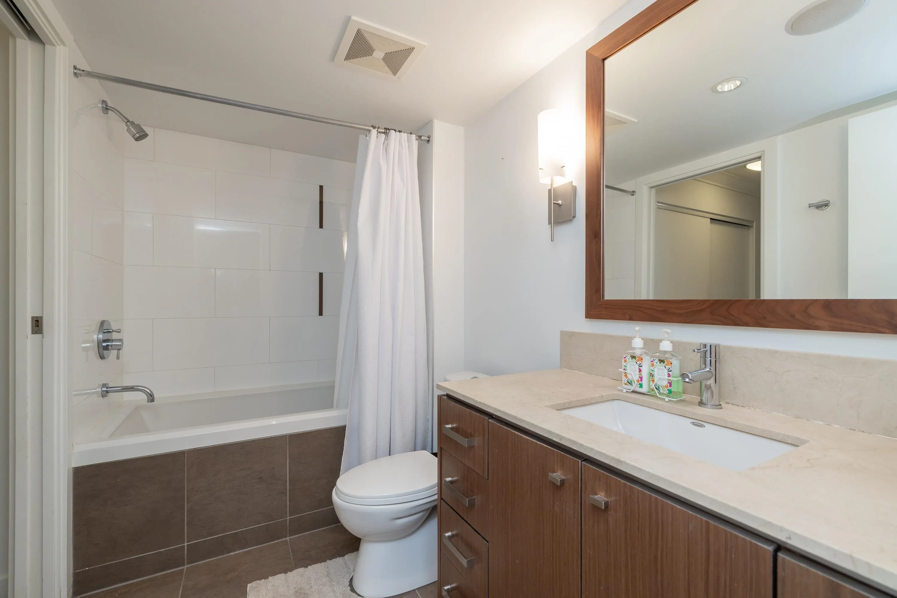 2940 King George Boulevard #207