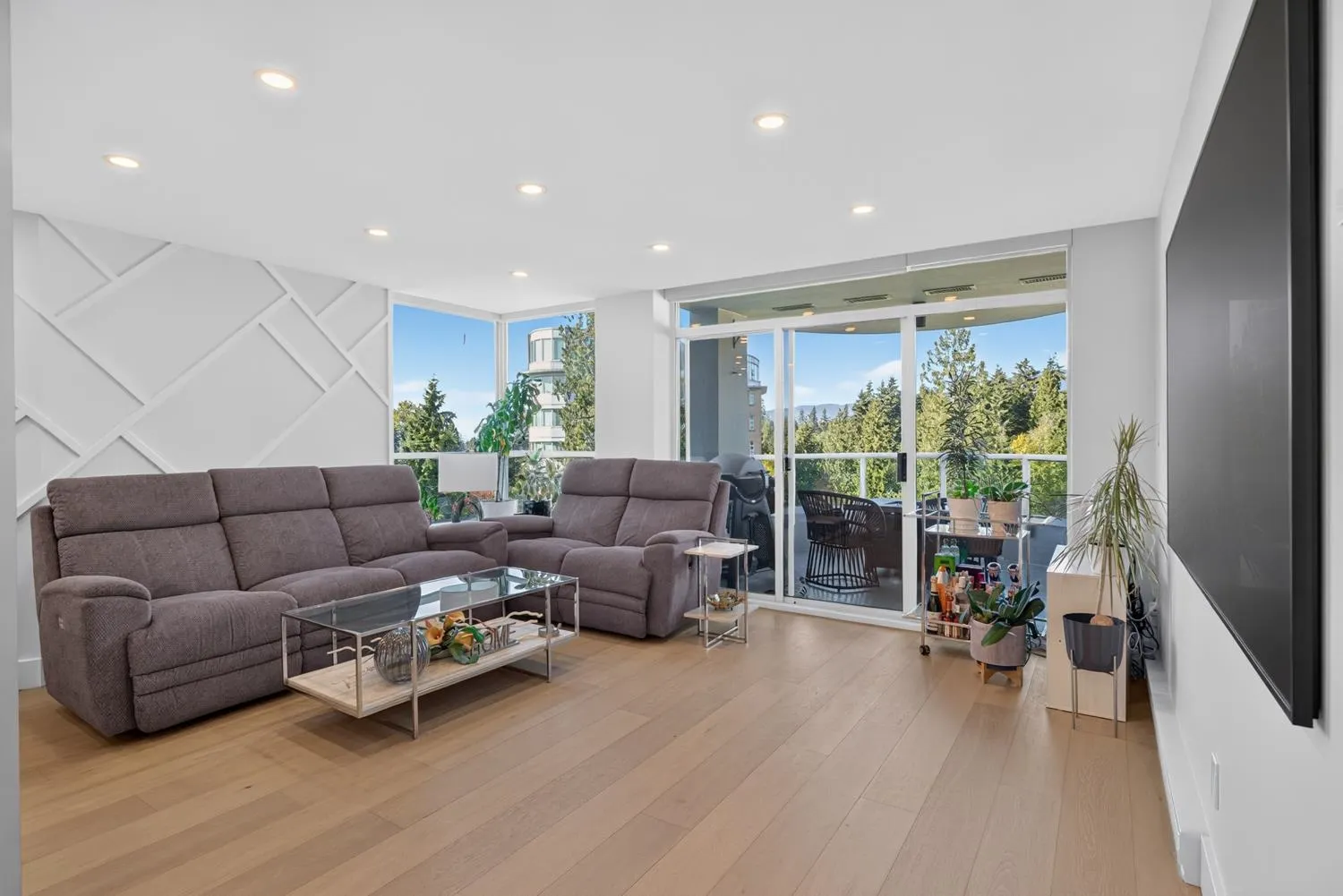 995 Roche Point Drive #903