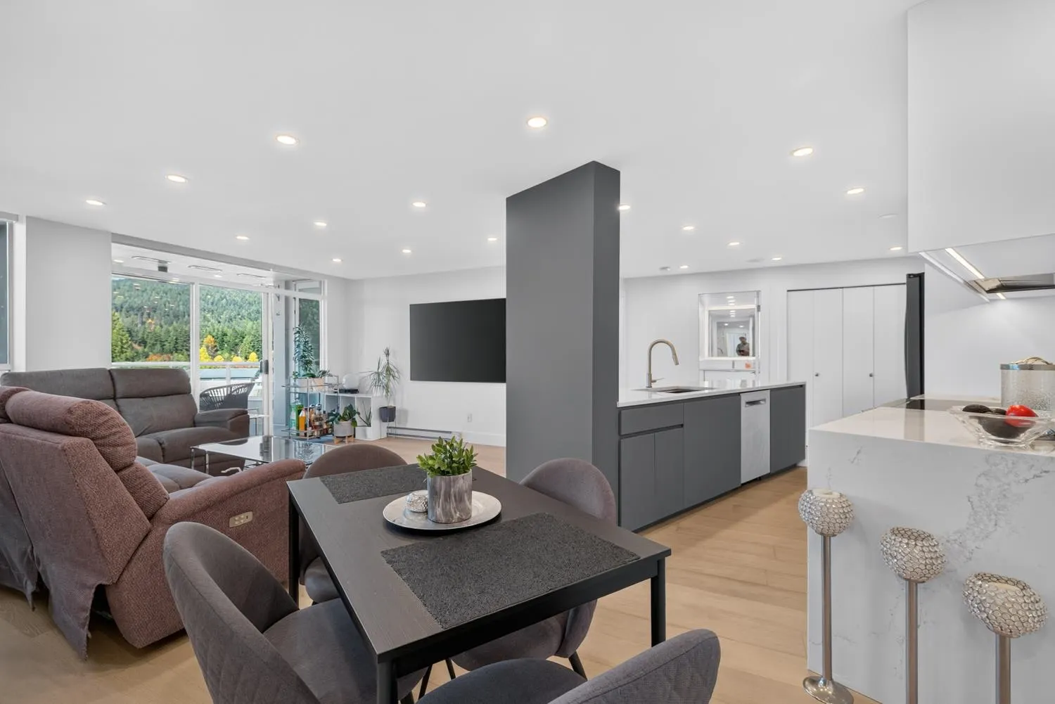 995 Roche Point Drive #903