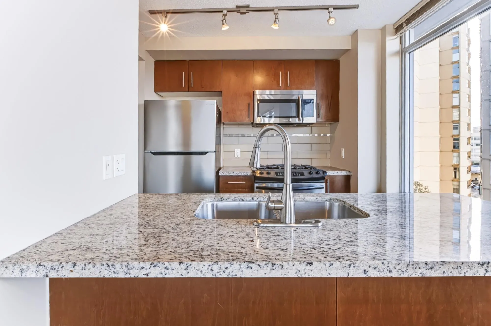 804 8280 Lansdowne Road